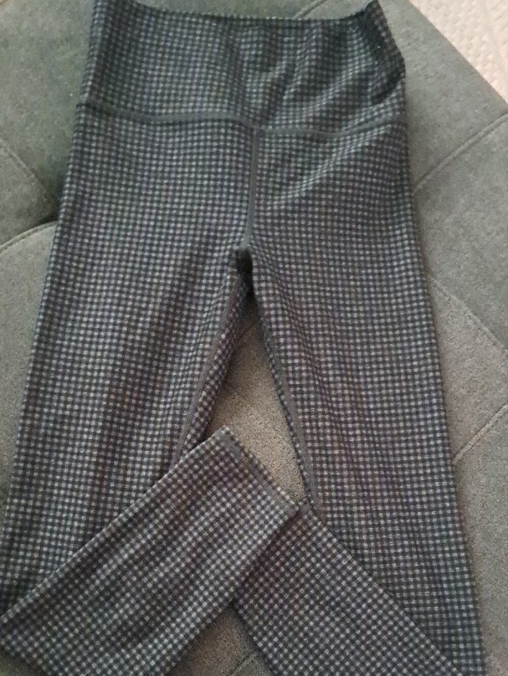 Vuori Black Plaid High-Rise Leggings W/pocket ,Small. - Picture 4 of 7